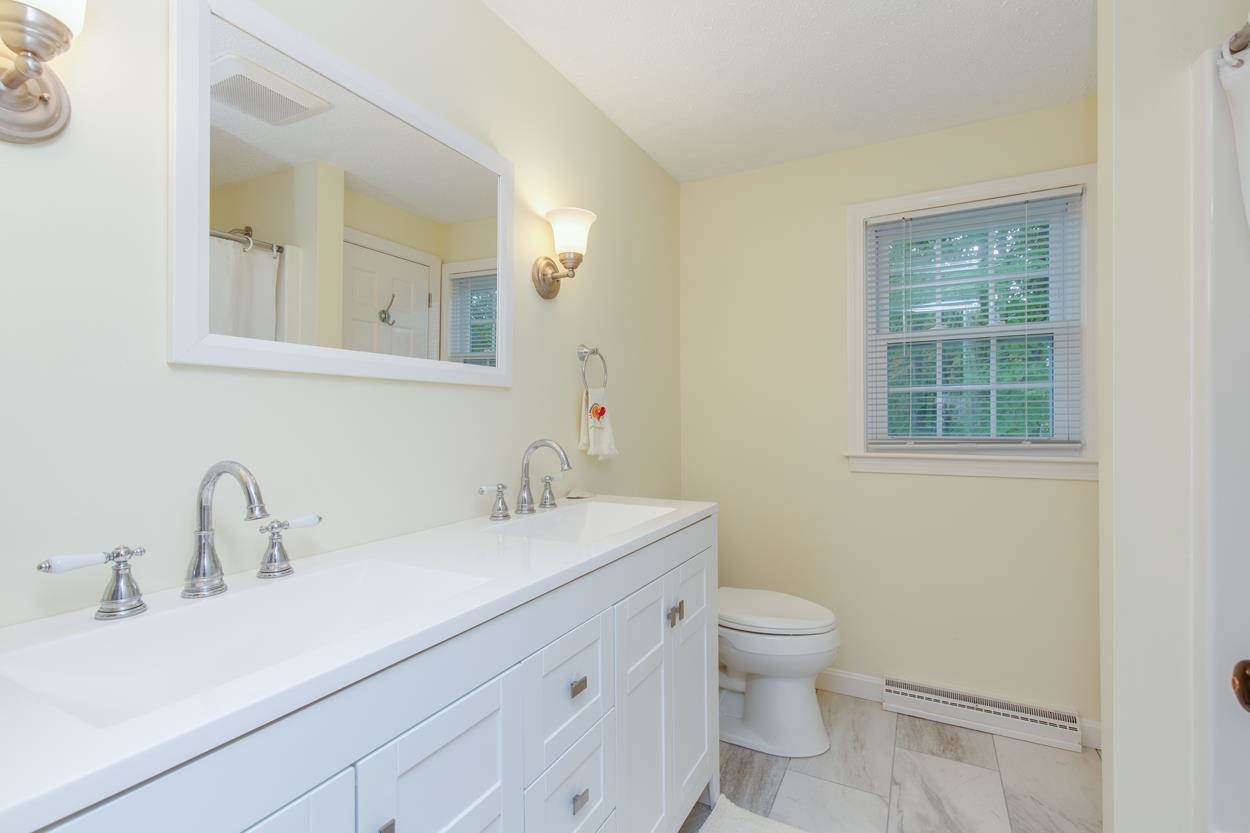 Bow, New Hampshire 03304, United States, 4 Bedrooms Bedrooms, ,3 BathroomsBathrooms,Residential,Pending,37262