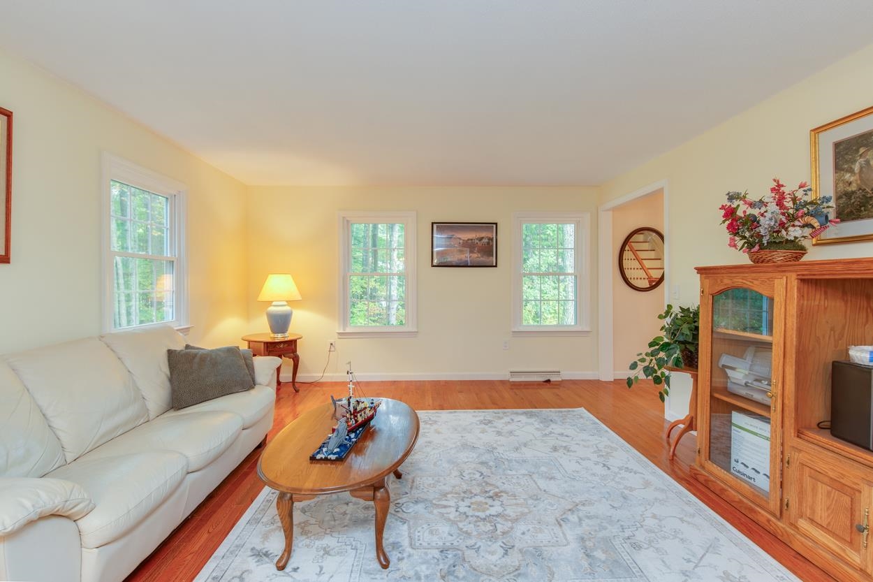 Bow, New Hampshire 03304, United States, 4 Bedrooms Bedrooms, ,3 BathroomsBathrooms,Residential,Pending,37262