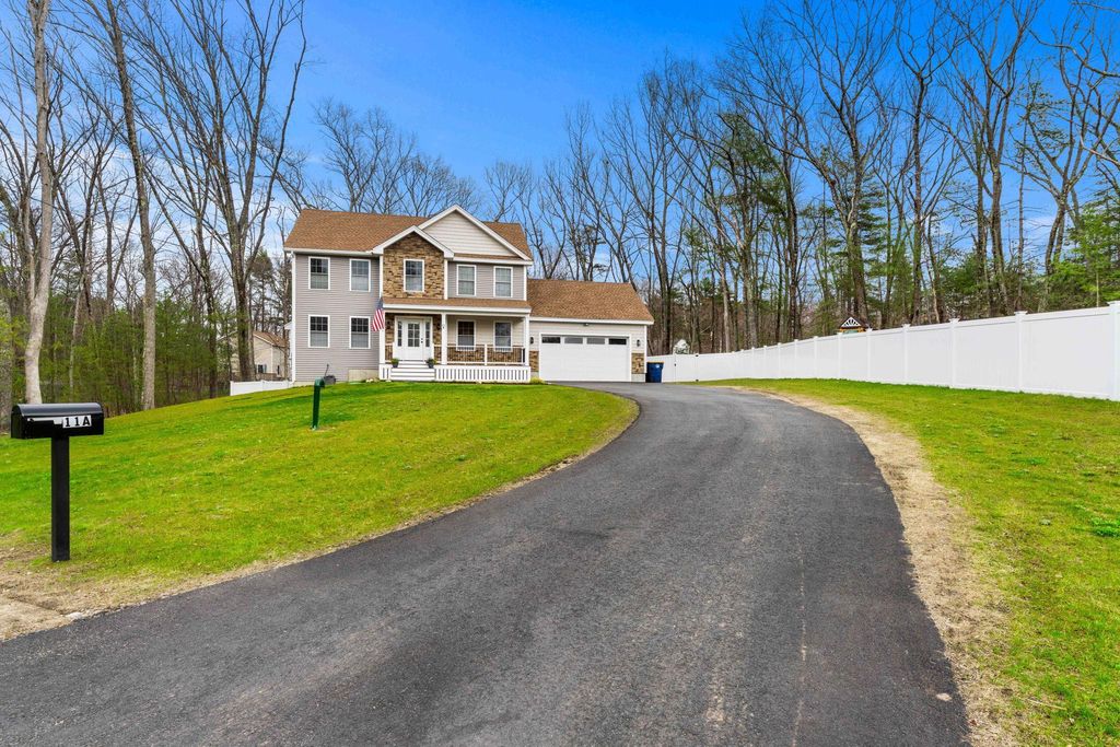 Photo of 11 Springview Terrace, Plaistow, NH 03865 (MLS # 5085010)