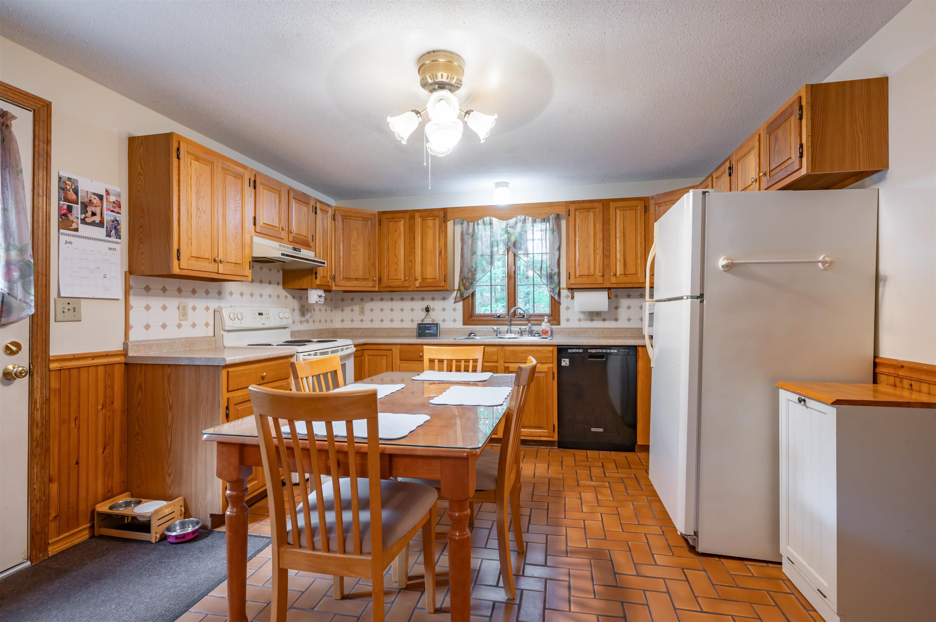 Milford, New Hampshire 03055, United States, 3 Bedrooms Bedrooms, ,2 BathroomsBathrooms,Residential,Pending,189649