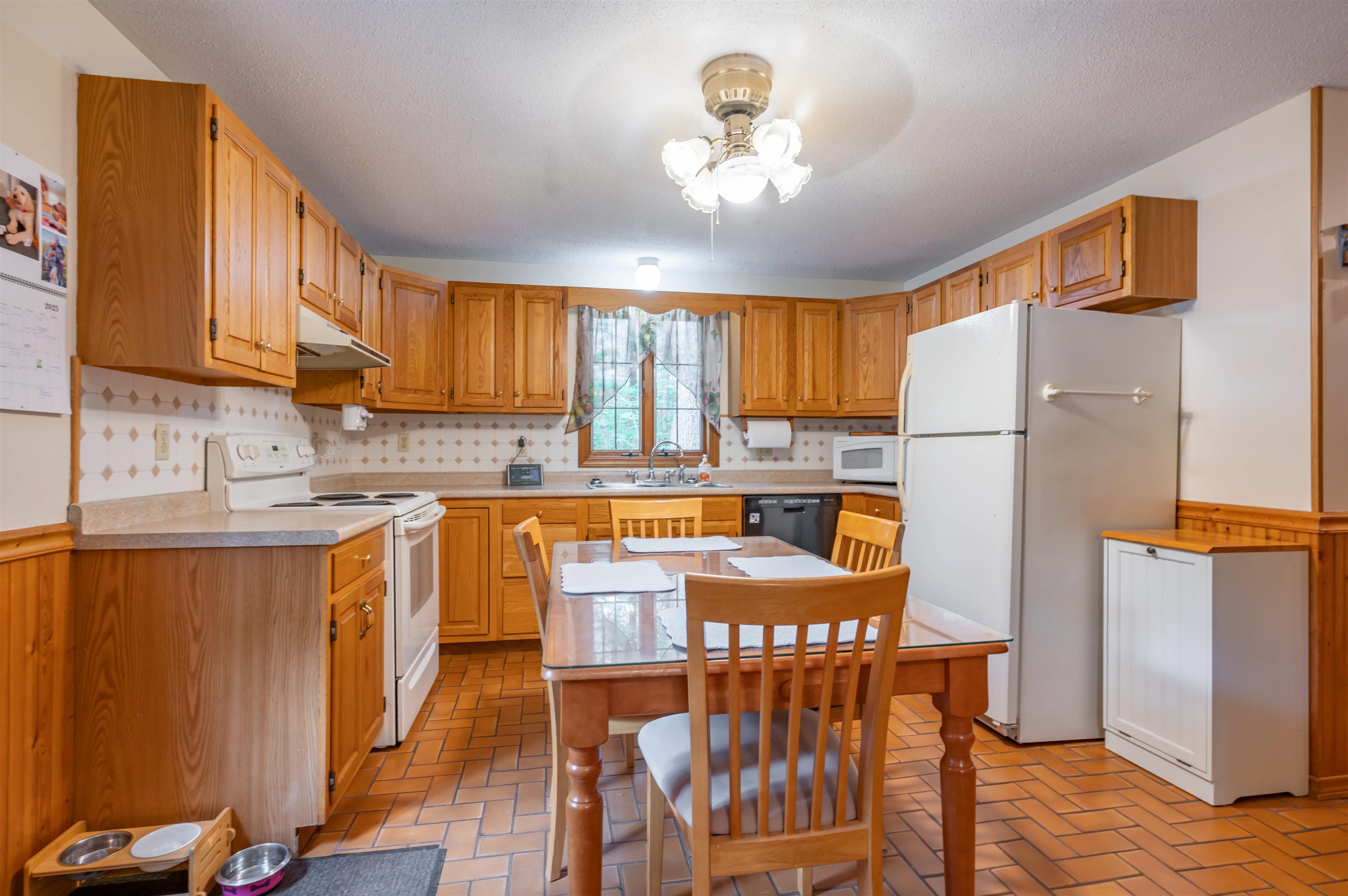 Milford, New Hampshire 03055, United States, 3 Bedrooms Bedrooms, ,2 BathroomsBathrooms,Residential,Pending,189649