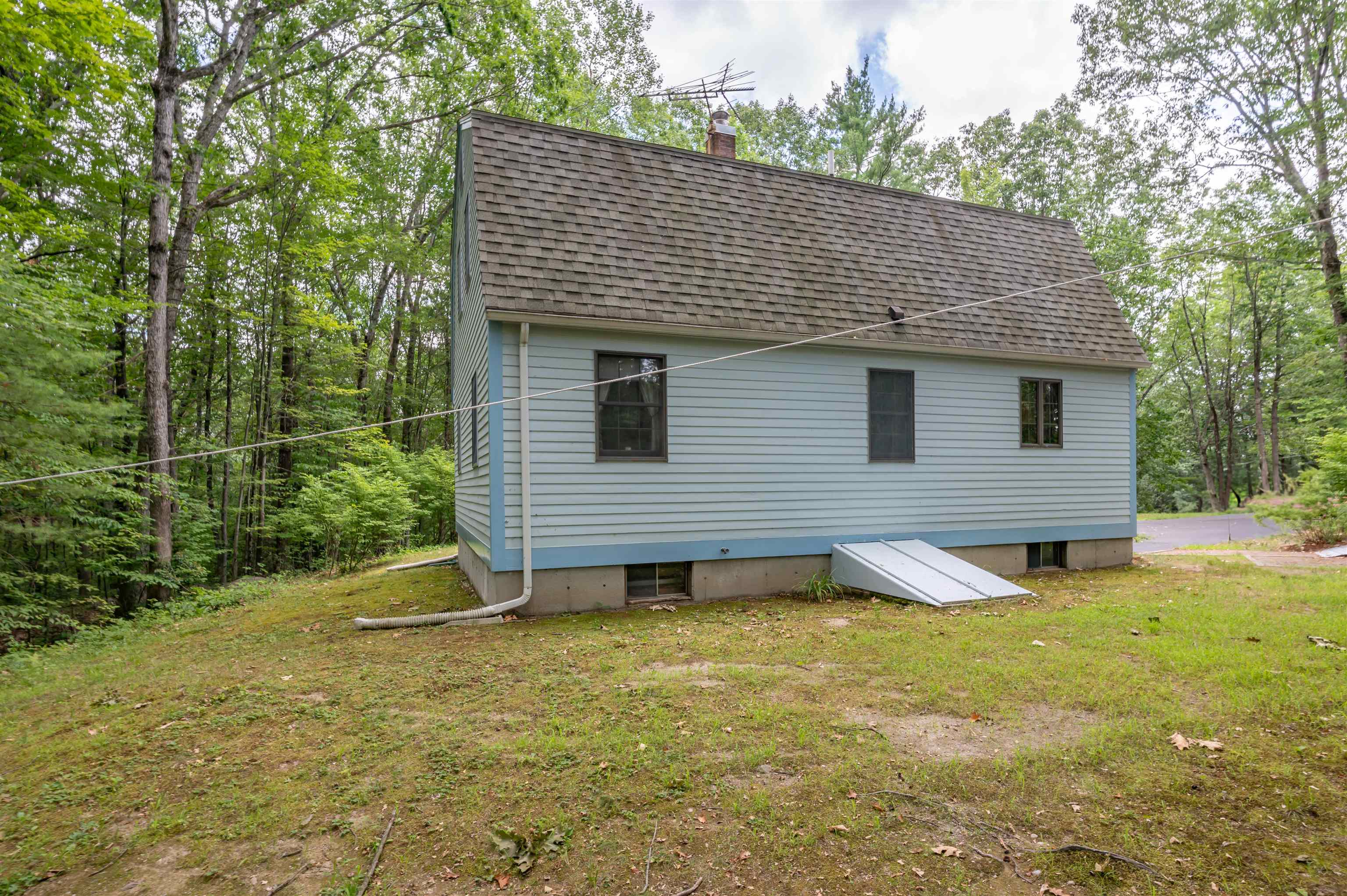Milford, New Hampshire 03055, United States, 3 Bedrooms Bedrooms, ,2 BathroomsBathrooms,Residential,Pending,189649