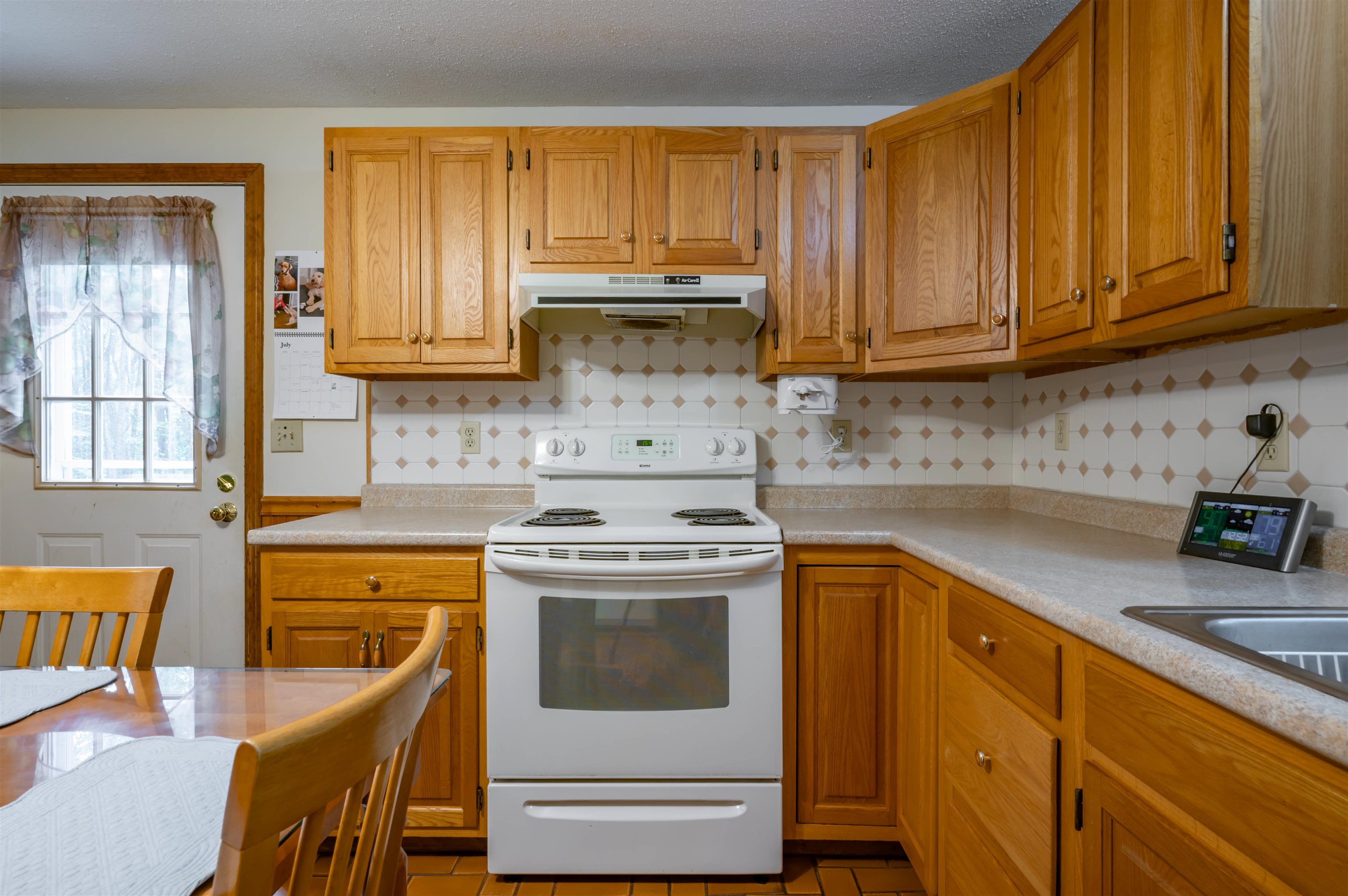 Milford, New Hampshire 03055, United States, 3 Bedrooms Bedrooms, ,2 BathroomsBathrooms,Residential,Pending,189649