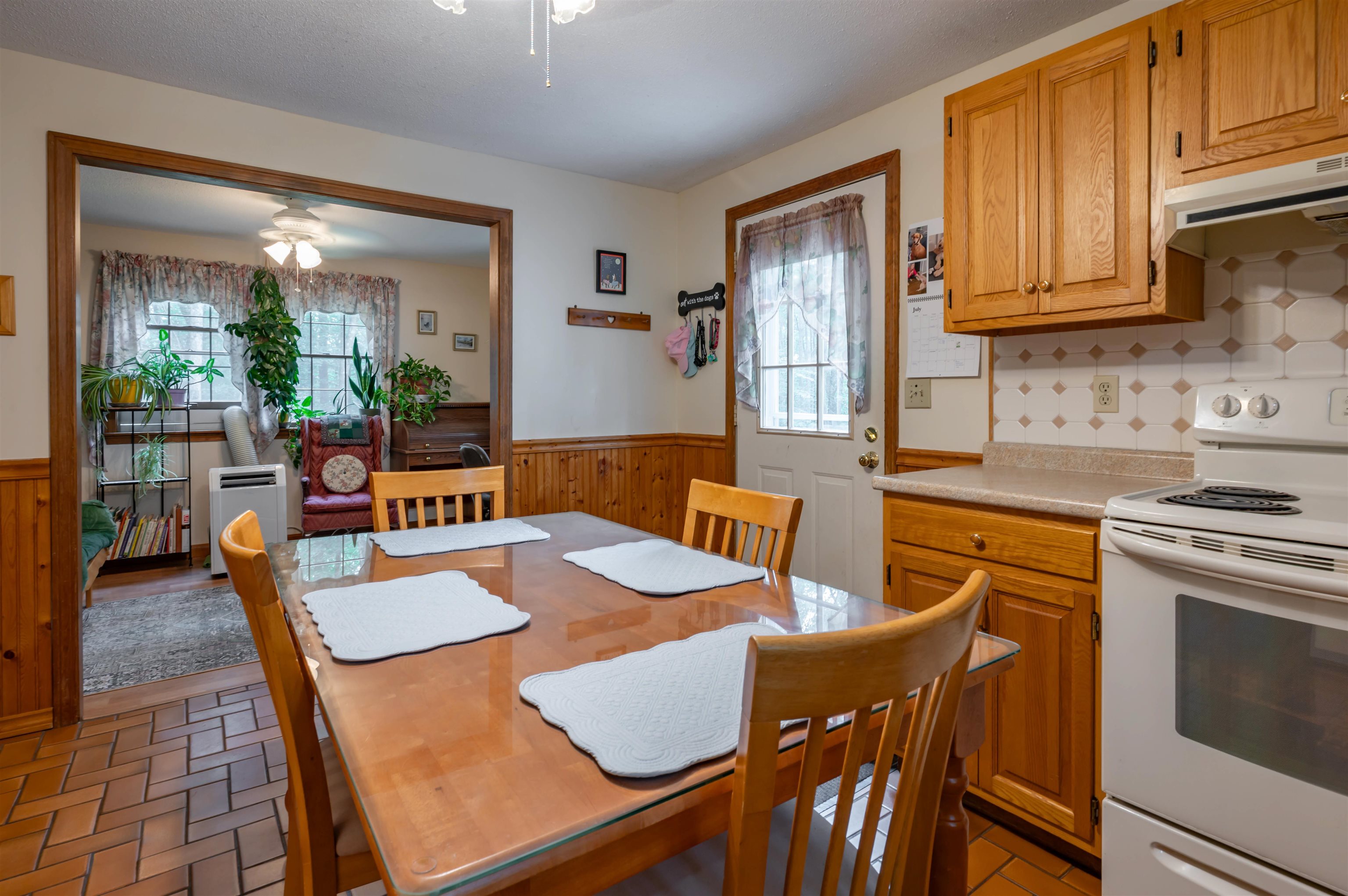 Milford, New Hampshire 03055, United States, 3 Bedrooms Bedrooms, ,2 BathroomsBathrooms,Residential,Pending,189649