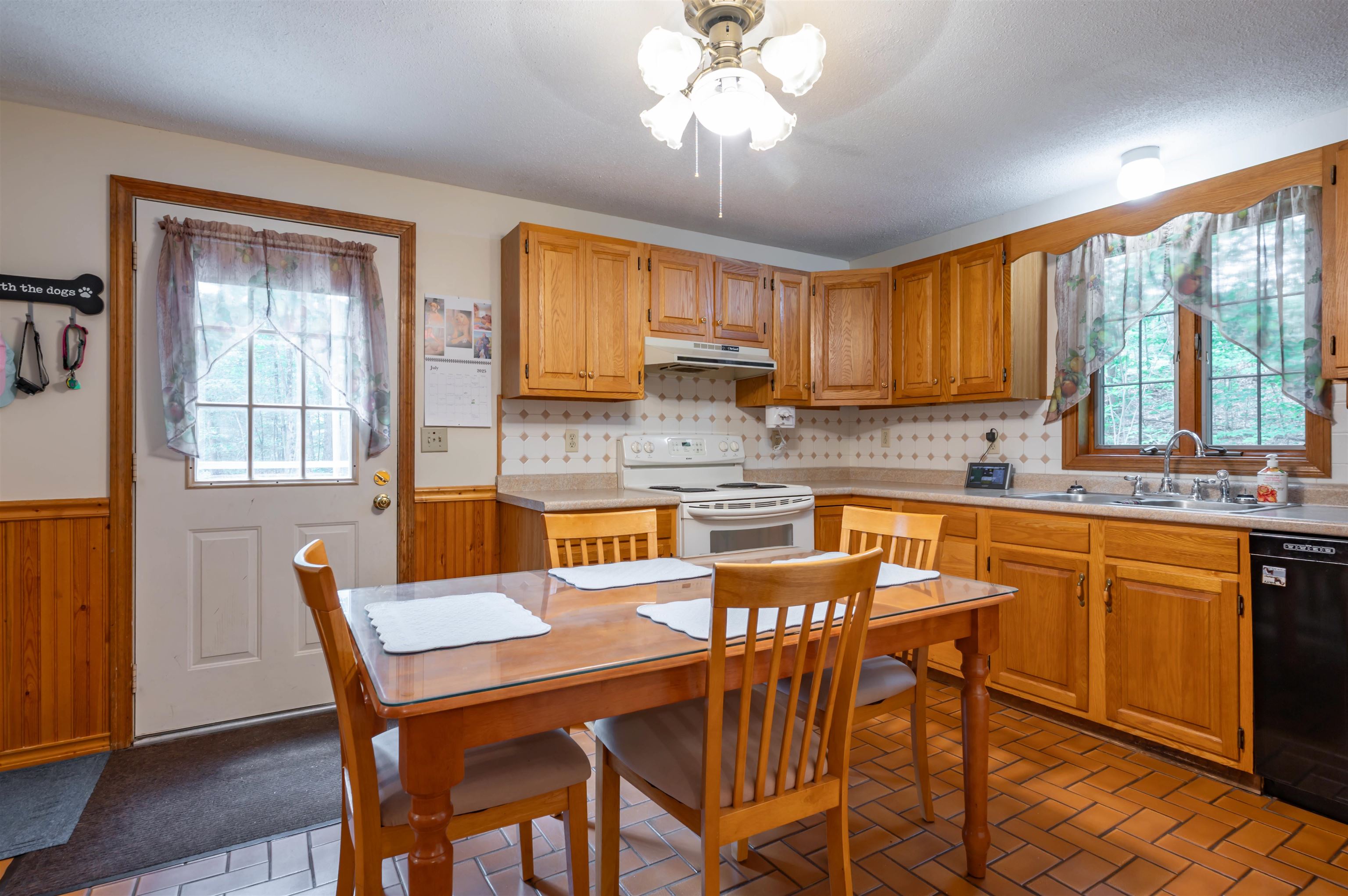 Milford, New Hampshire 03055, United States, 3 Bedrooms Bedrooms, ,2 BathroomsBathrooms,Residential,Pending,189649