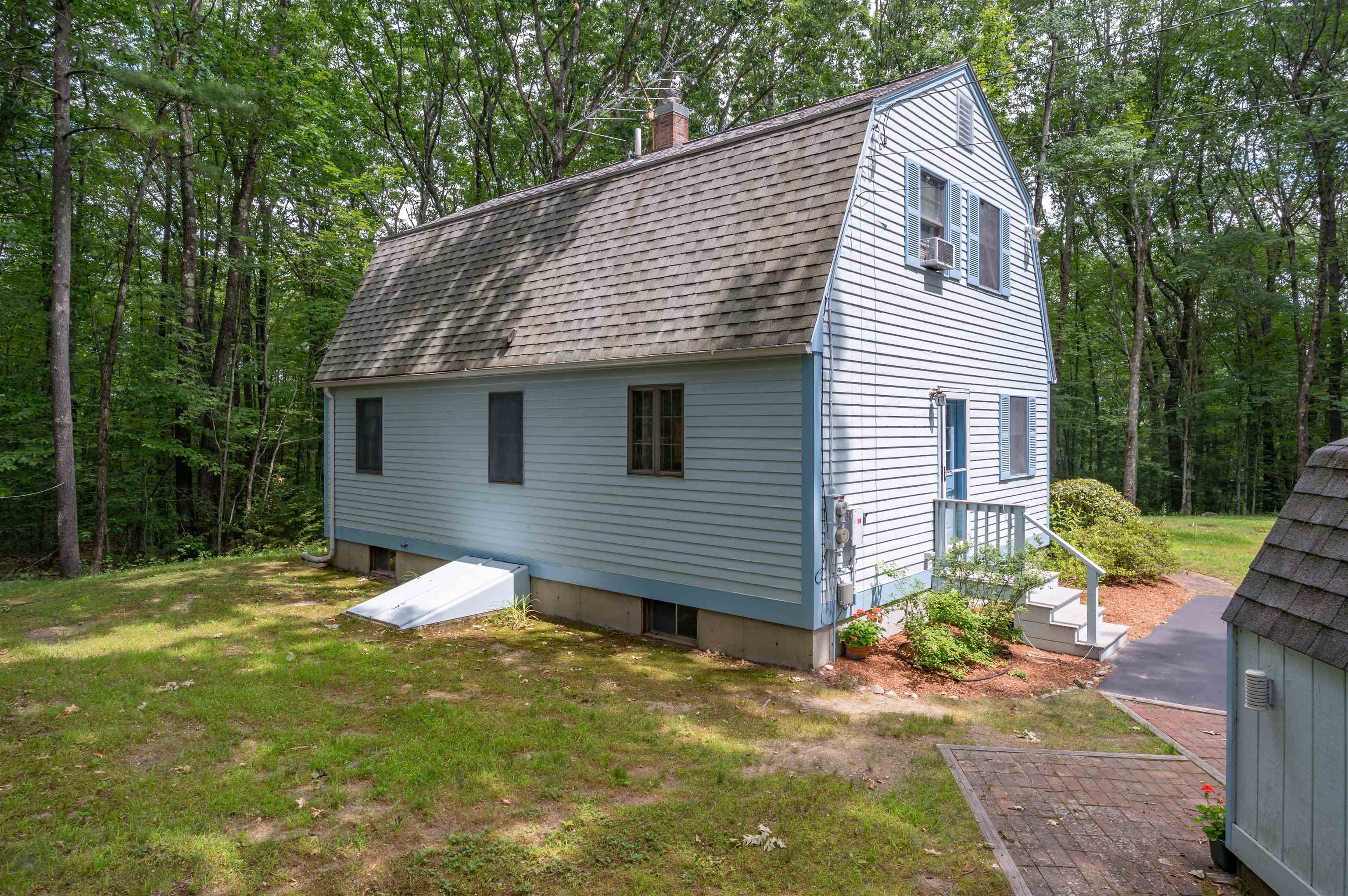 Milford, New Hampshire 03055, United States, 3 Bedrooms Bedrooms, ,2 BathroomsBathrooms,Residential,Pending,189649