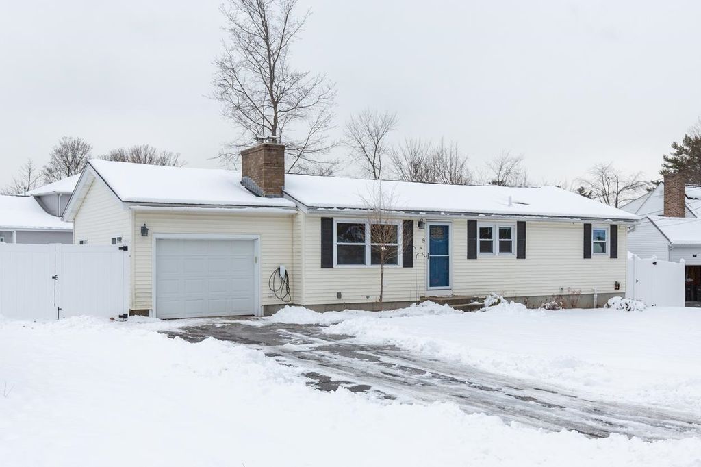 Photo of 9 Pleasant View Drive, Hooksett, NH 03106 (MLS # 5074674)