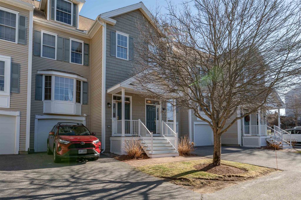 Photo of 20 Georgetowne Drive #20, Nashua, NH 03062 (MLS # 5075621)