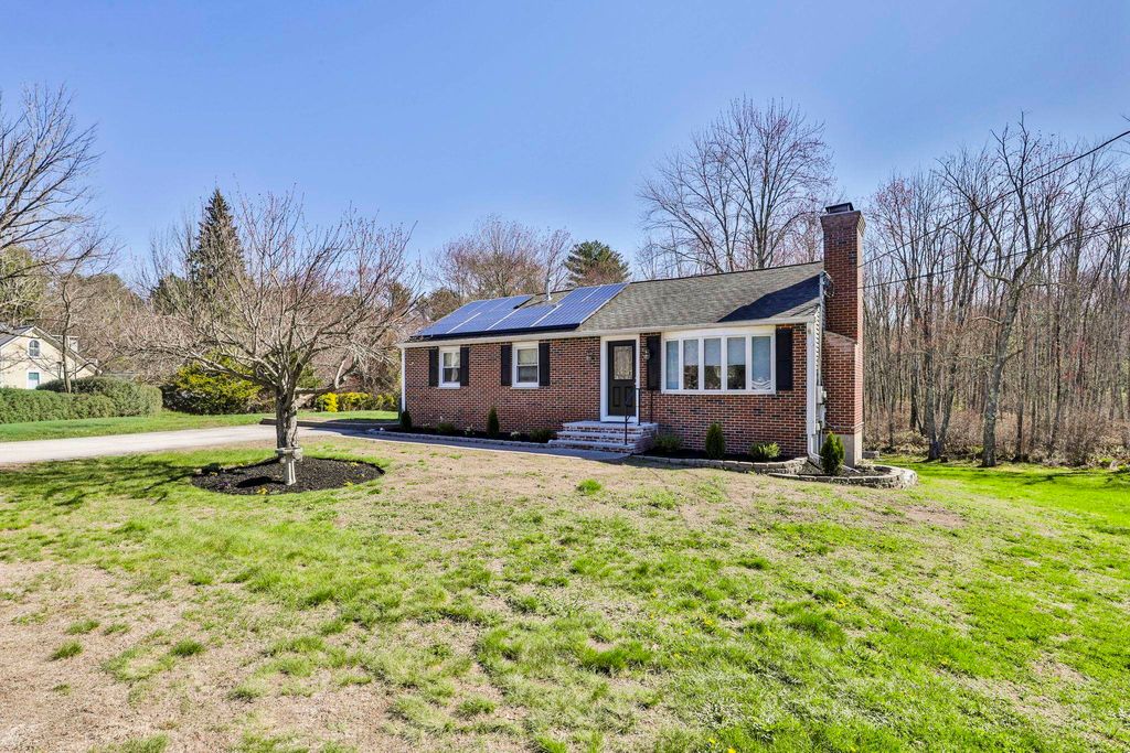 Photo of 155 Robinson Road, Hudson, NH 03051 (MLS # 5084750)