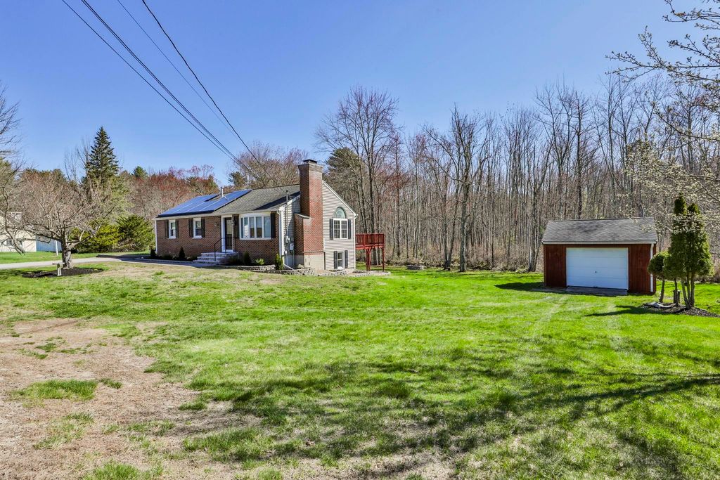 Photo of 155 Robinson Road, Hudson, NH 03051 (MLS # 5084750)