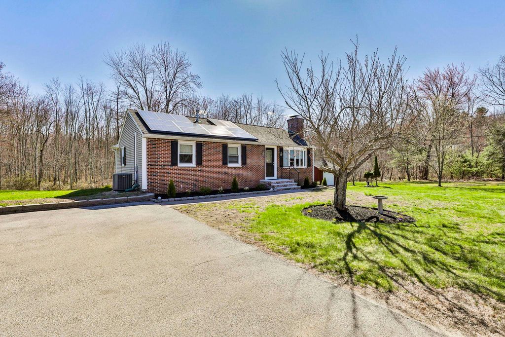 Photo of 155 Robinson Road, Hudson, NH 03051 (MLS # 5084750)