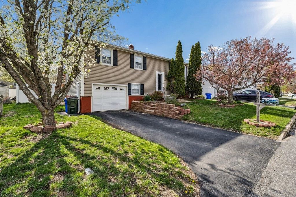 Photo of 205 Brent Street, Manchester, NH 03103 (MLS # 5088417)