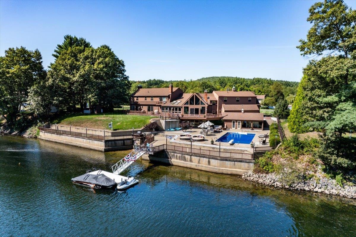 7 Meadowcrest Road