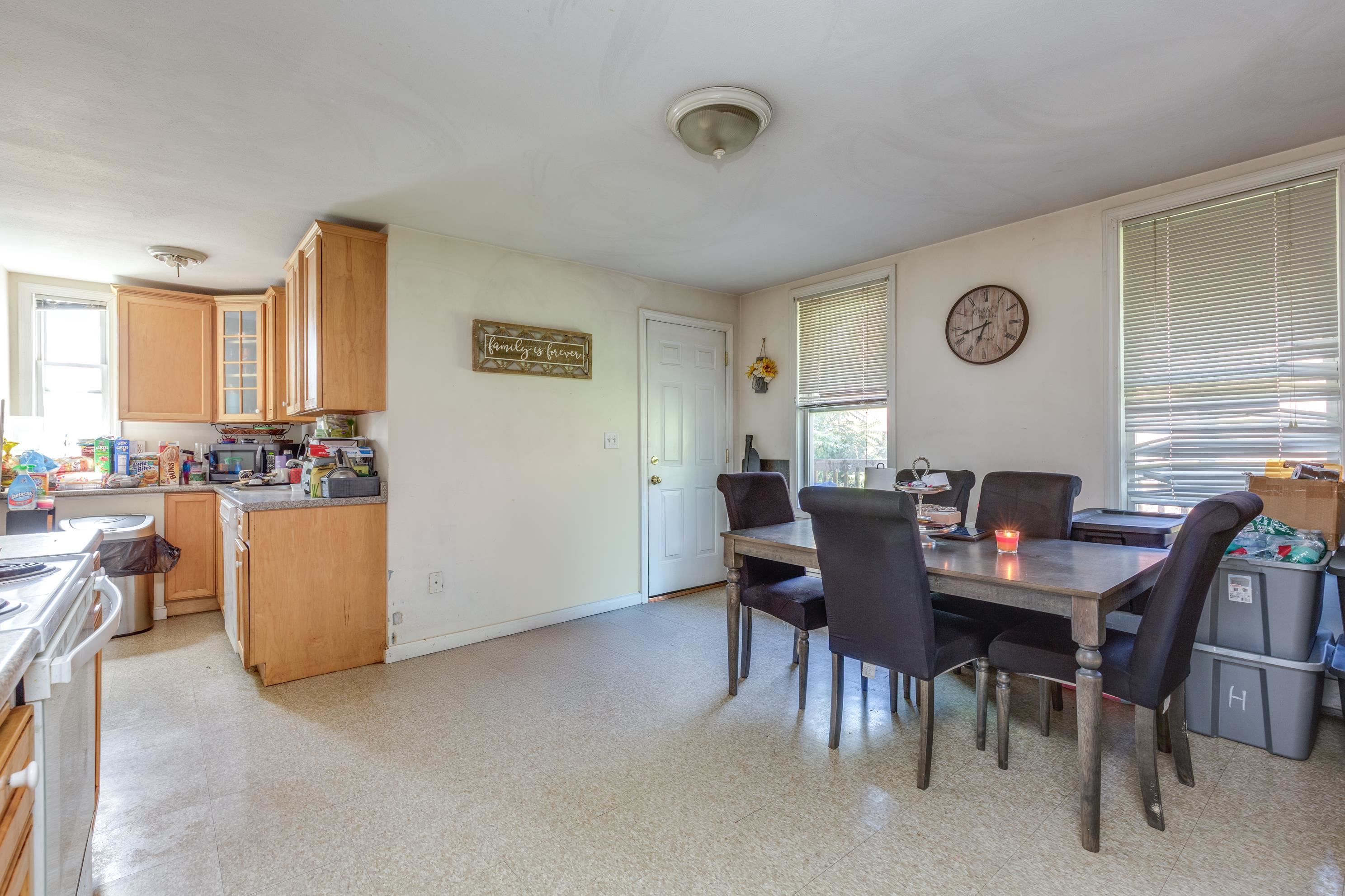 Manchester, New Hampshire 03103, United States, 9 Bedrooms Bedrooms, ,3 BathroomsBathrooms,Residential,Active,197556