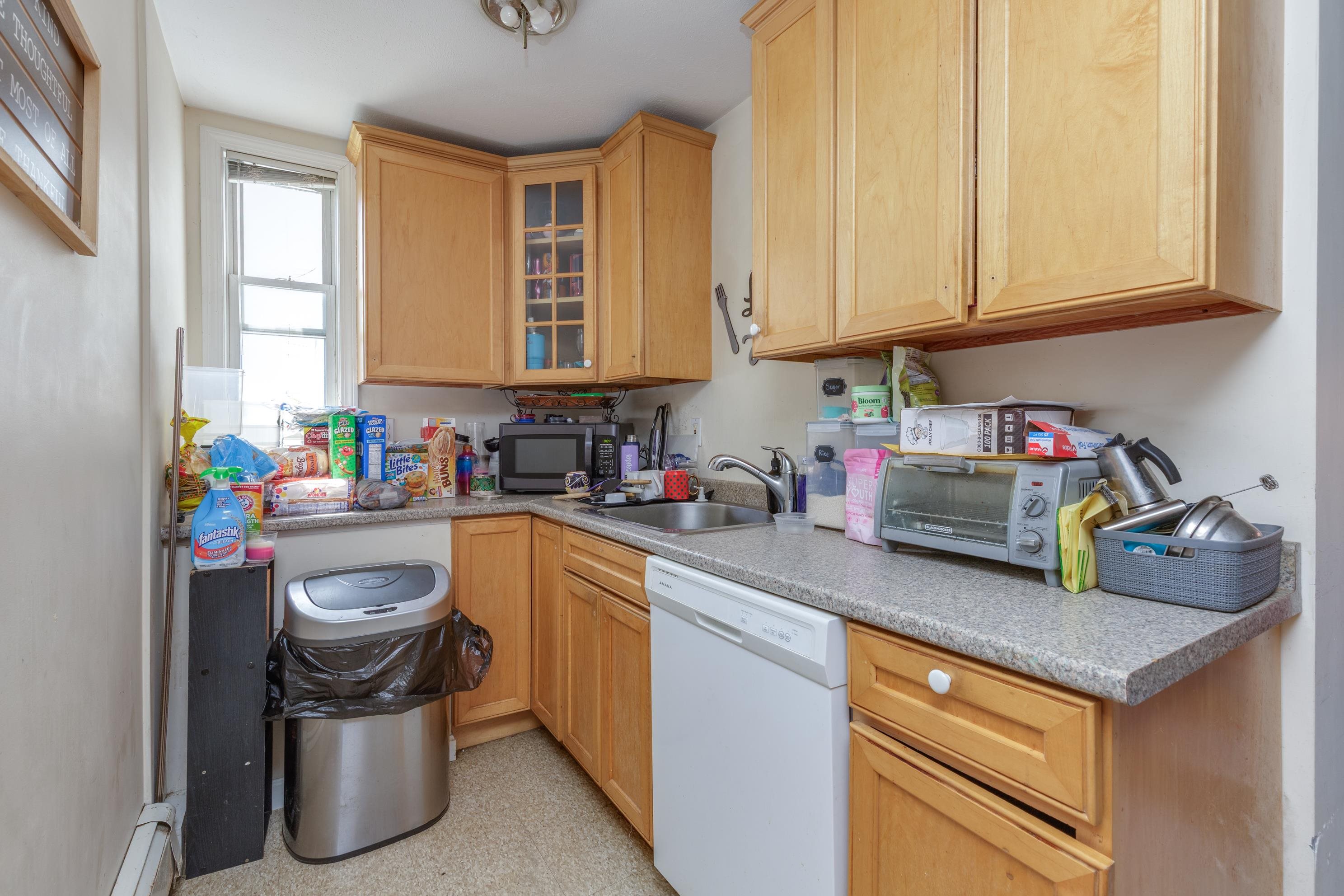 Manchester, New Hampshire 03103, United States, 9 Bedrooms Bedrooms, ,3 BathroomsBathrooms,Residential,Active,197556