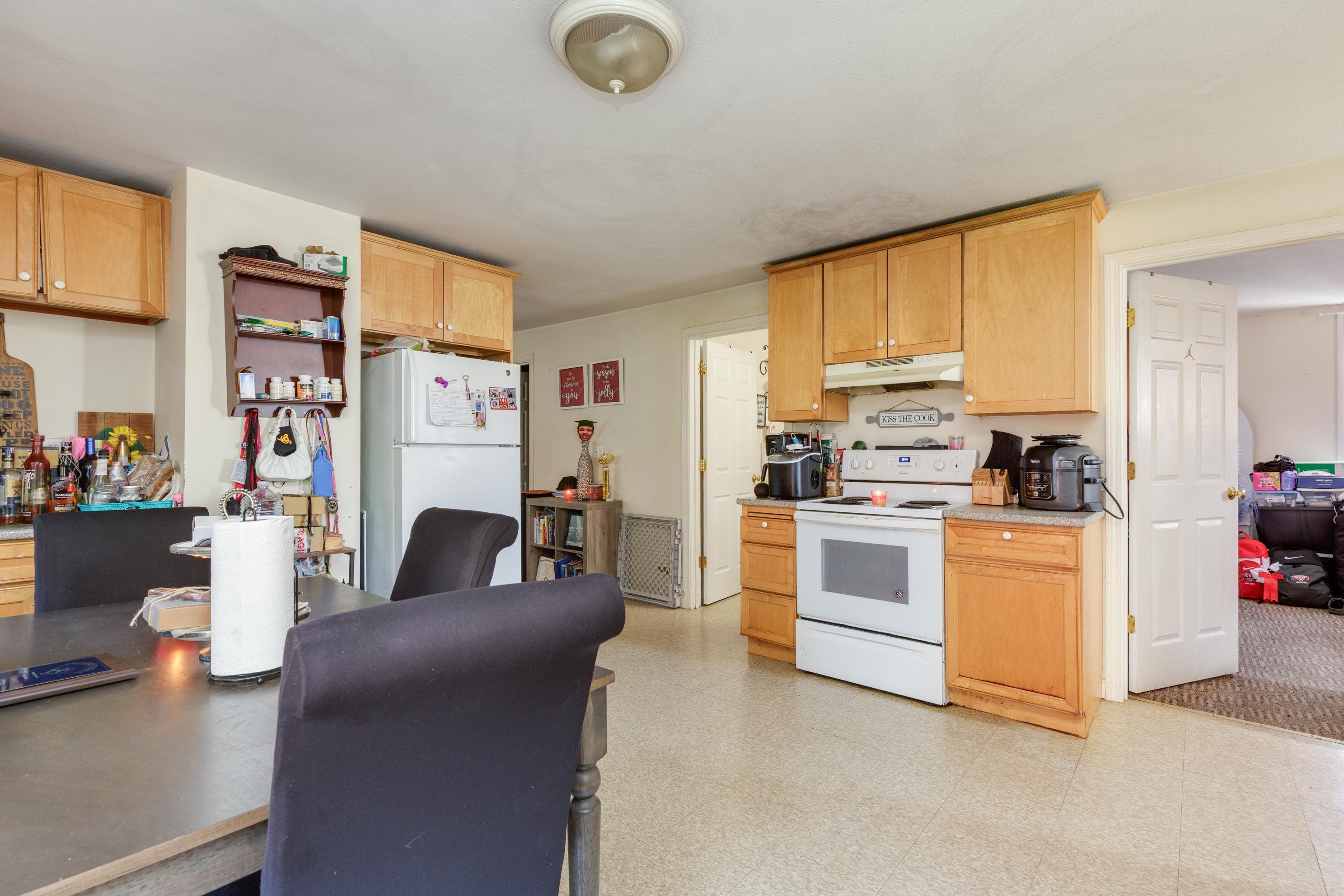 Manchester, New Hampshire 03103, United States, 9 Bedrooms Bedrooms, ,3 BathroomsBathrooms,Residential,Active,197556