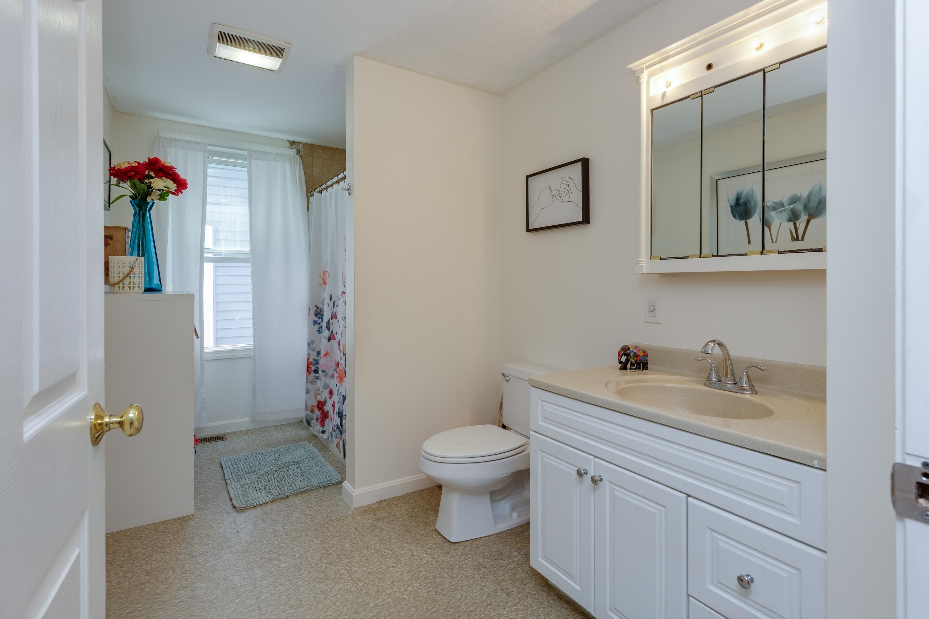 Manchester, New Hampshire 03103, United States, 9 Bedrooms Bedrooms, ,3 BathroomsBathrooms,Residential,Active,197556