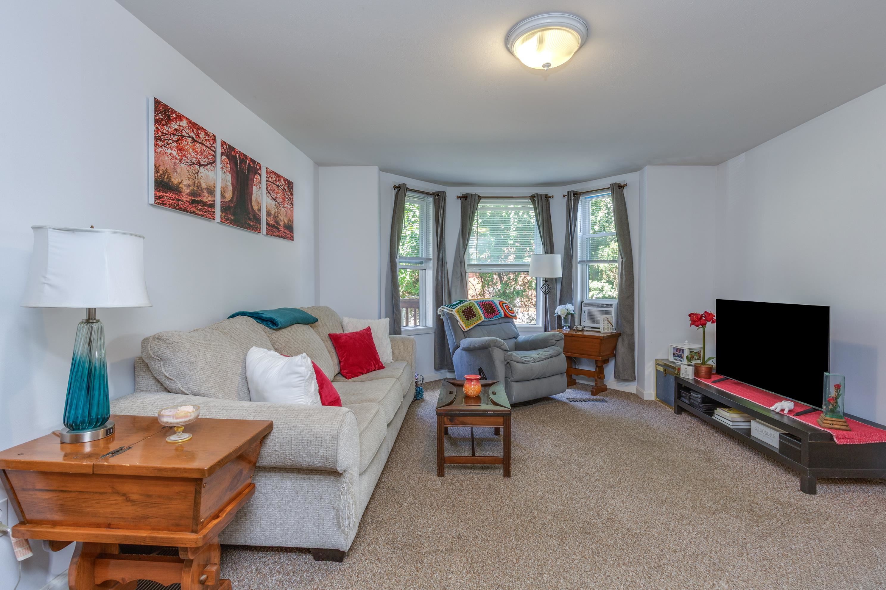 Manchester, New Hampshire 03103, United States, 9 Bedrooms Bedrooms, ,3 BathroomsBathrooms,Residential,Active,197556