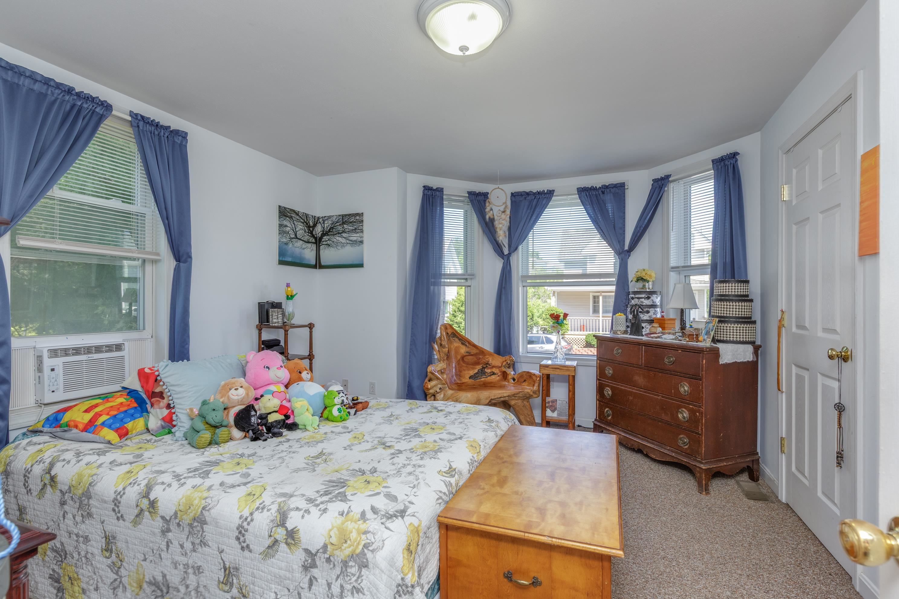 Manchester, New Hampshire 03103, United States, 9 Bedrooms Bedrooms, ,3 BathroomsBathrooms,Residential,Active,197556