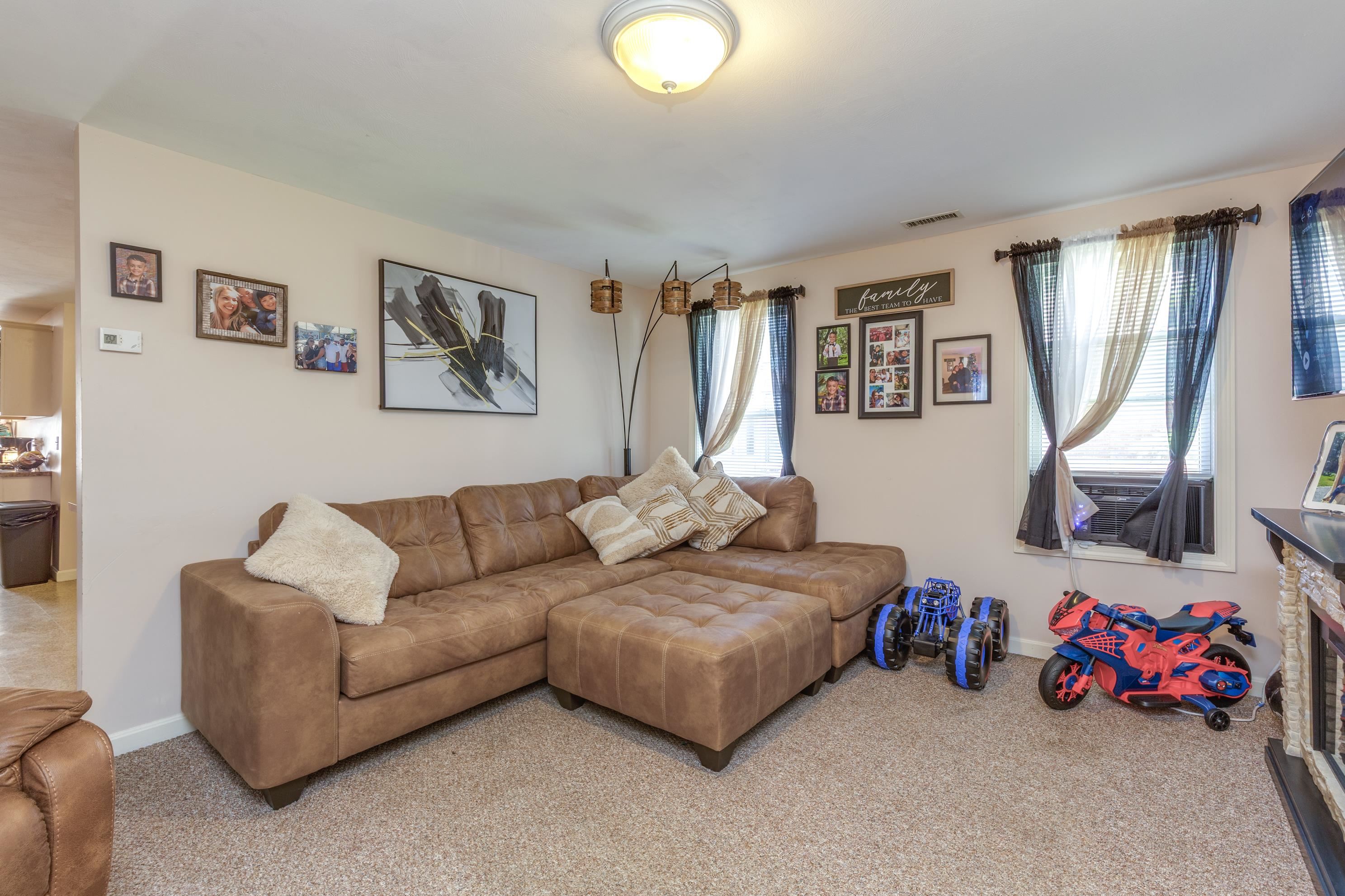 Manchester, New Hampshire 03103, United States, 9 Bedrooms Bedrooms, ,3 BathroomsBathrooms,Residential,Active,197556