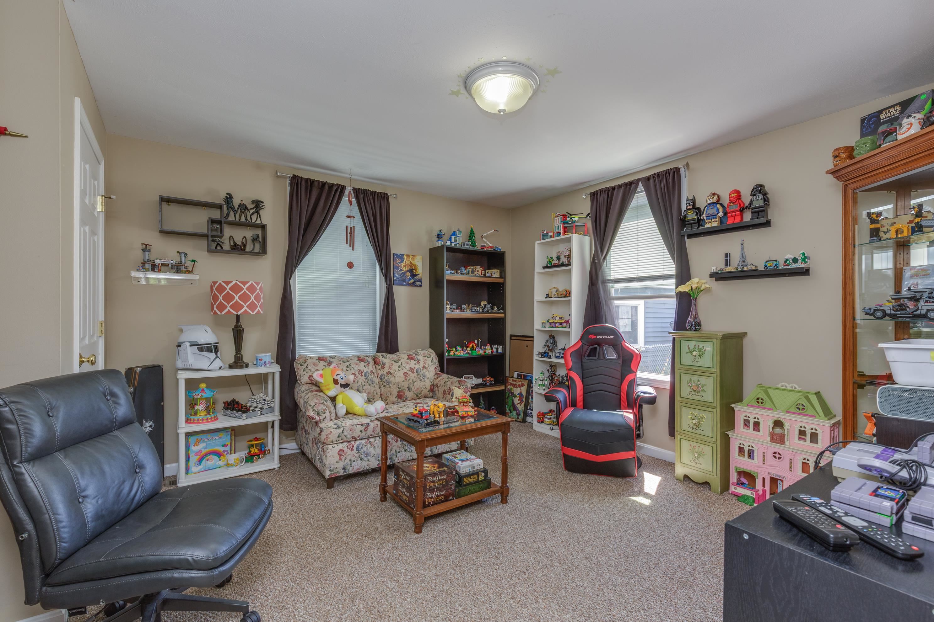 Manchester, New Hampshire 03103, United States, 9 Bedrooms Bedrooms, ,3 BathroomsBathrooms,Residential,Active,197556