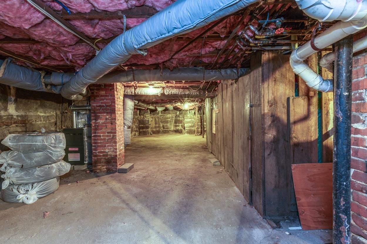 Manchester, New Hampshire 03103, United States, 9 Bedrooms Bedrooms, ,3 BathroomsBathrooms,Residential,Active,197556