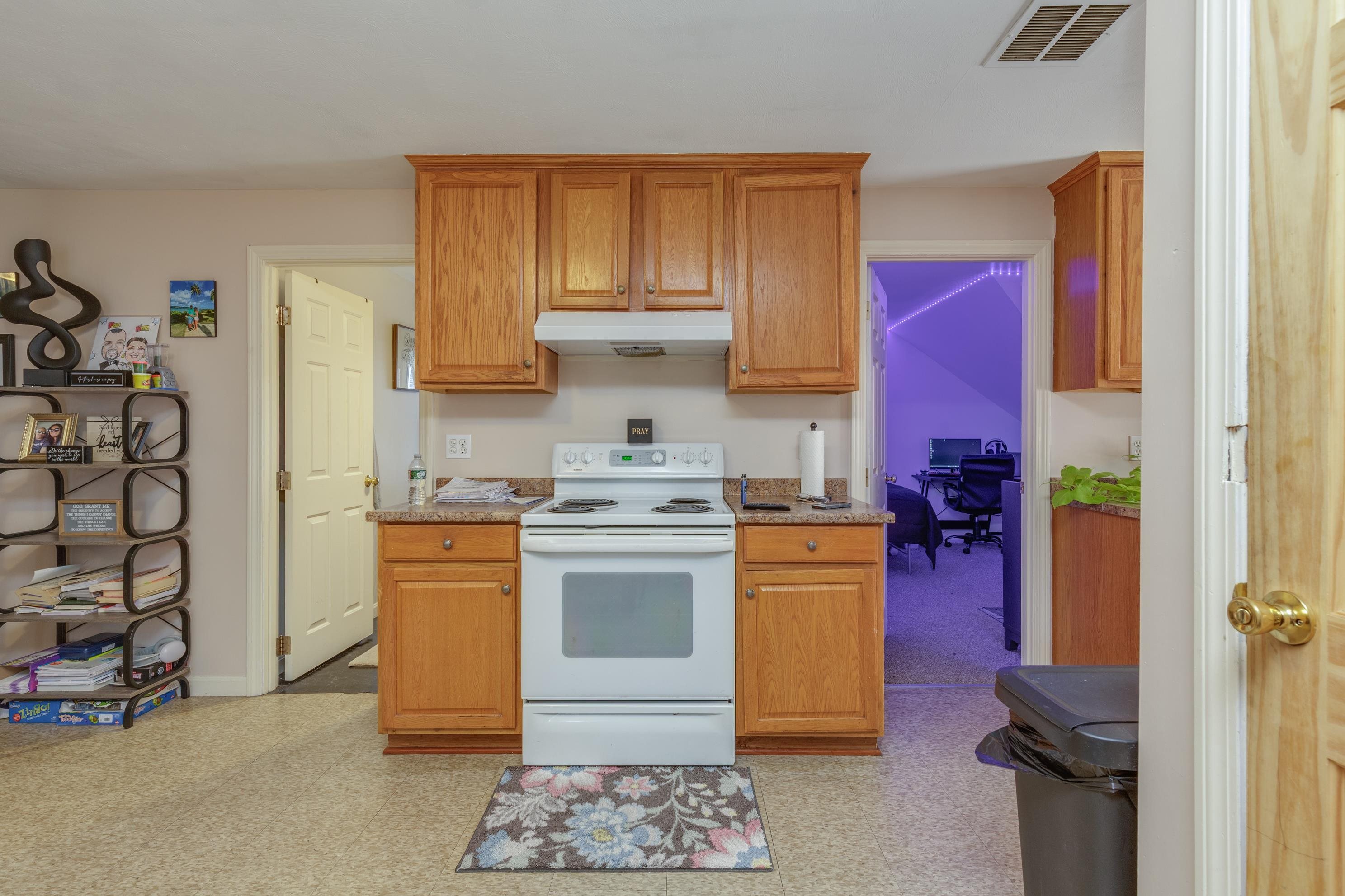 Manchester, New Hampshire 03103, United States, 9 Bedrooms Bedrooms, ,3 BathroomsBathrooms,Residential,Active,197556