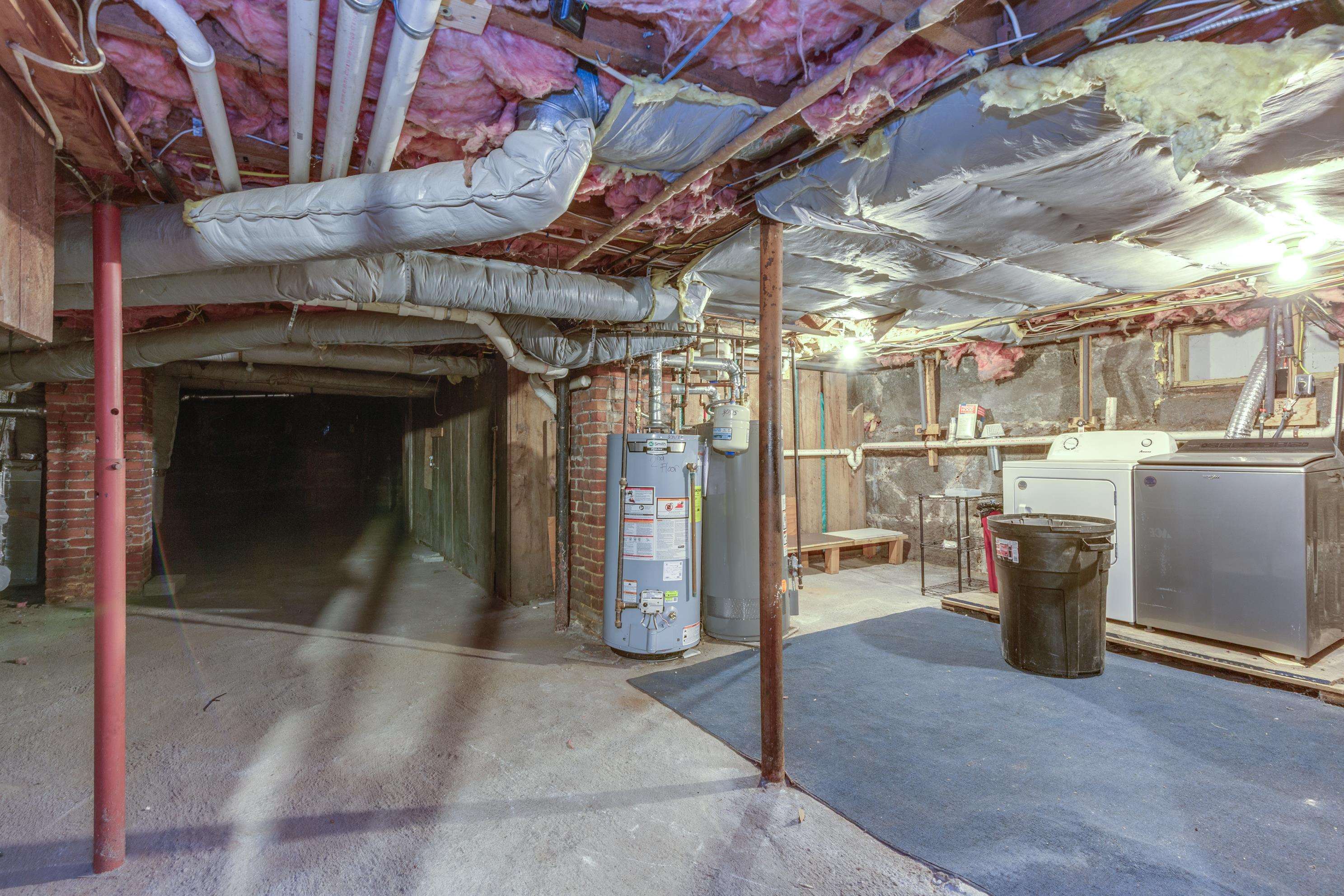 Manchester, New Hampshire 03103, United States, 9 Bedrooms Bedrooms, ,3 BathroomsBathrooms,Residential,Active,197556