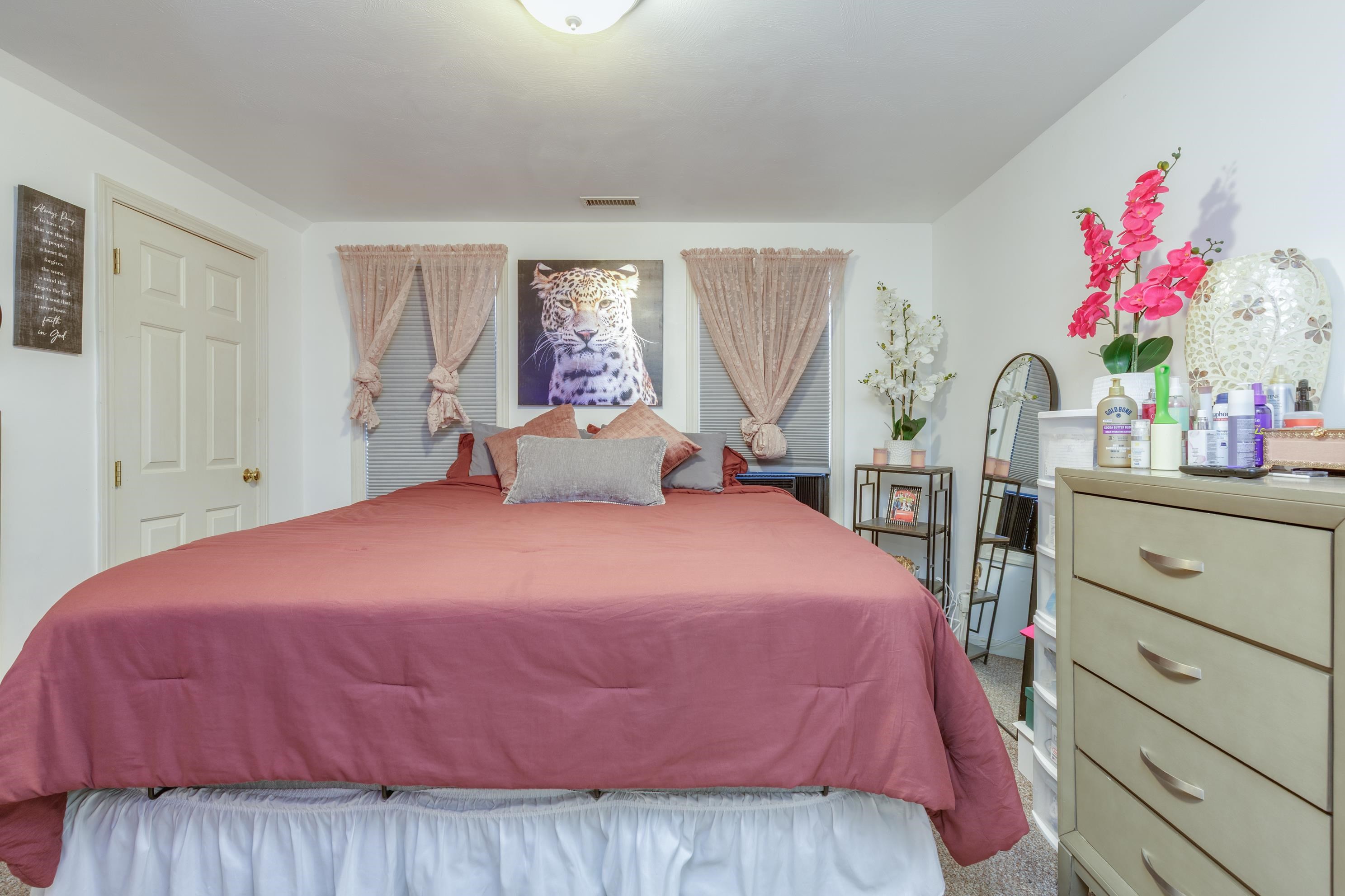 Manchester, New Hampshire 03103, United States, 9 Bedrooms Bedrooms, ,3 BathroomsBathrooms,Residential,Active,197556