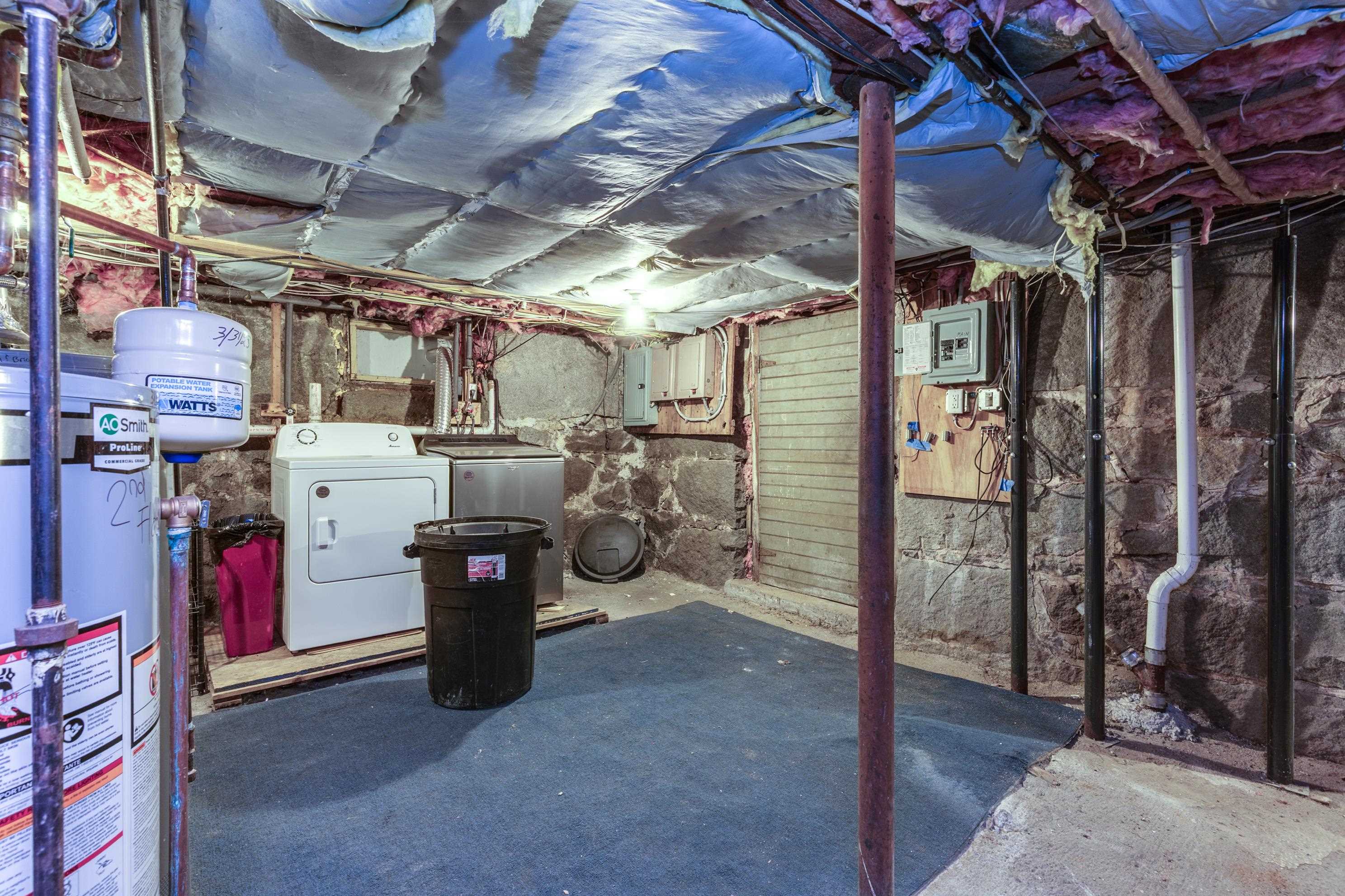 Manchester, New Hampshire 03103, United States, 9 Bedrooms Bedrooms, ,3 BathroomsBathrooms,Residential,Active,197556