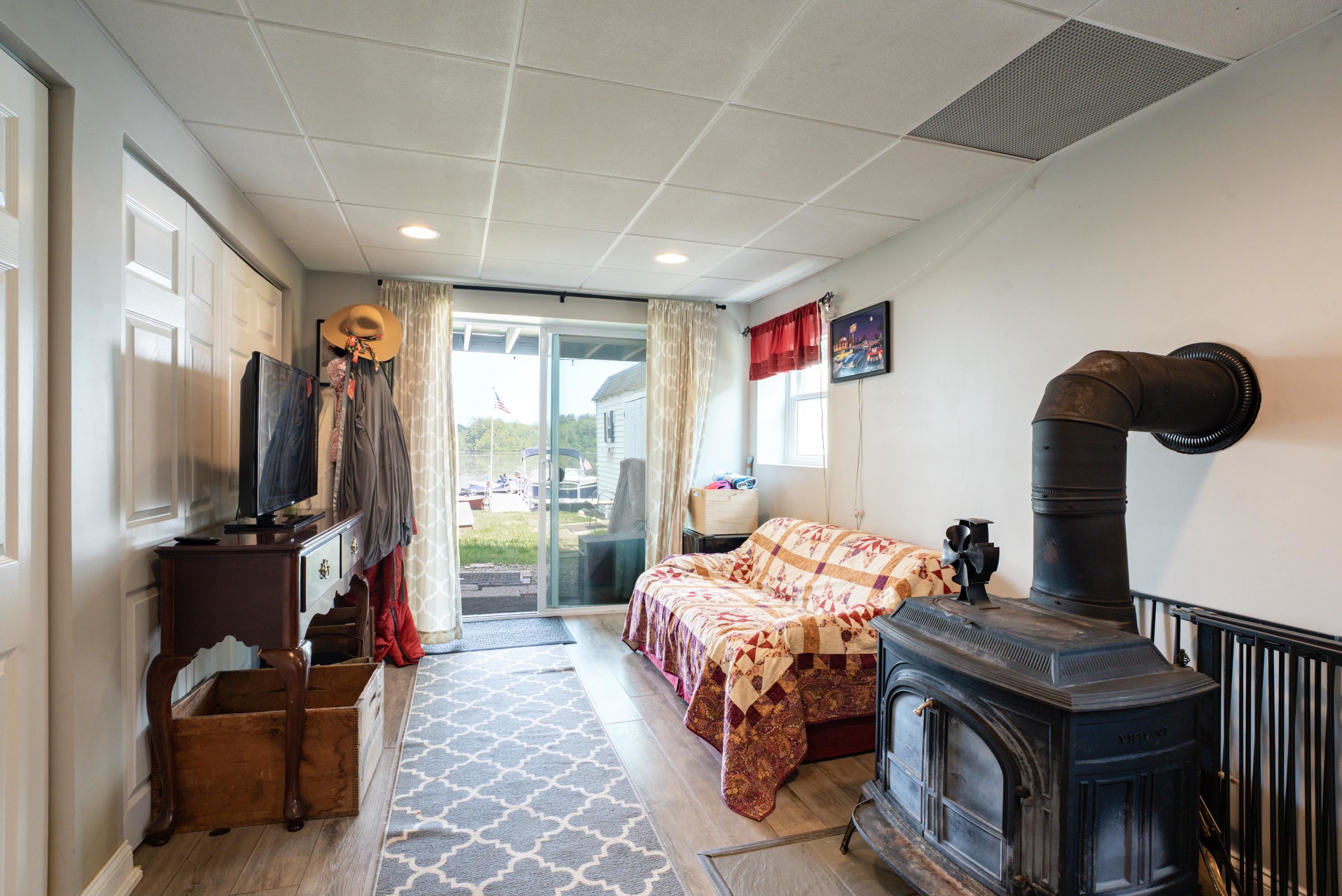 Kingston, New Hampshire 03848, United States, 3 Bedrooms Bedrooms, ,2 BathroomsBathrooms,Residential,Active,149191