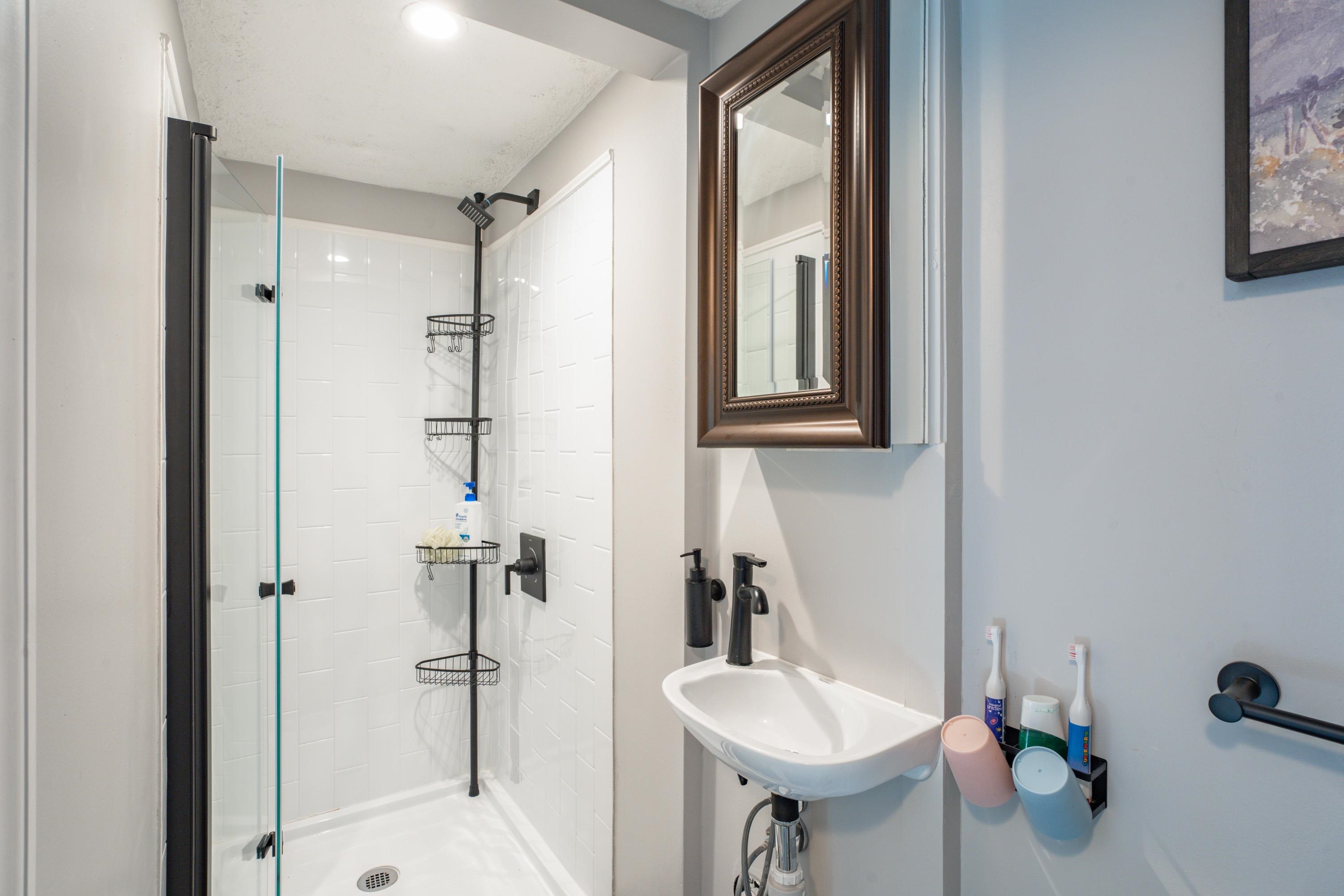 Kingston, New Hampshire 03848, United States, 3 Bedrooms Bedrooms, ,2 BathroomsBathrooms,Residential,Active,149191