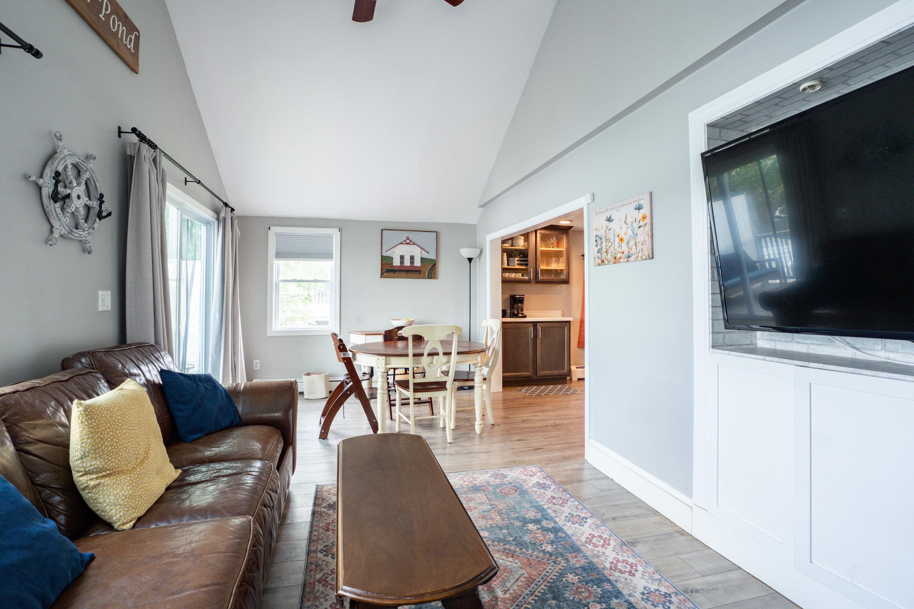 Kingston, New Hampshire 03848, United States, 3 Bedrooms Bedrooms, ,2 BathroomsBathrooms,Residential,Active,149191