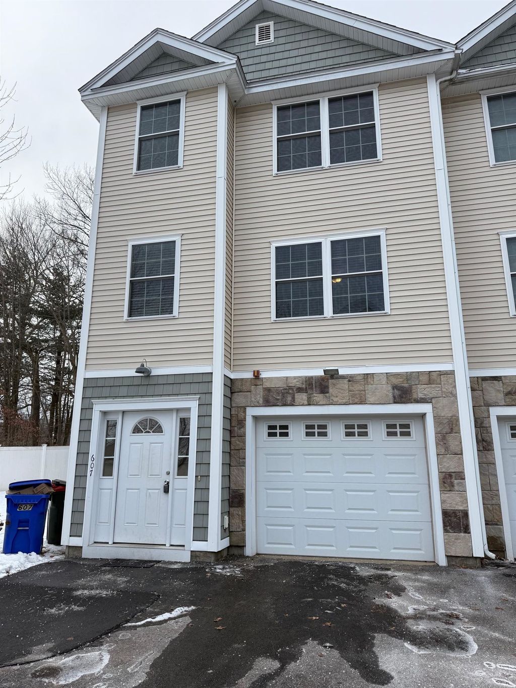 Photo of 607 Holt Avenue, Manchester, NH 03109 (MLS # 5073220)