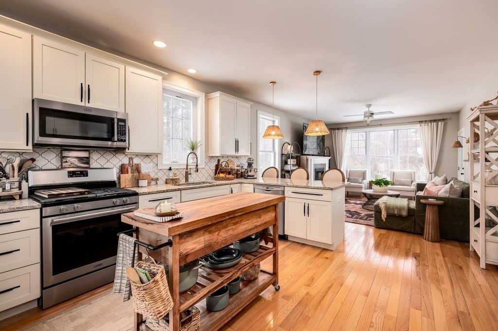 Photo of 8 Cider Mill Lane, Stratham, NH 03885 (MLS # 5080201)