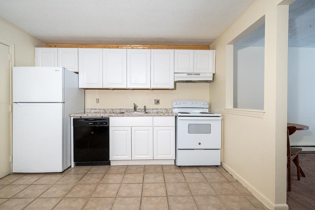 Photo of 1 Charleston Avenue #14, Londonderry, NH 03053 (MLS # 5078648)