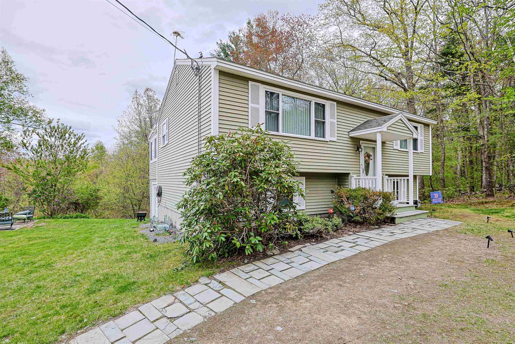 Photo of 80 Hovey Road, Londonderry, NH 03053 (MLS # 5089043)