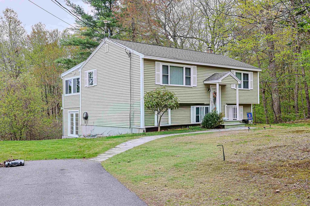 Photo of 80 Hovey Road, Londonderry, NH 03053 (MLS # 5089043)