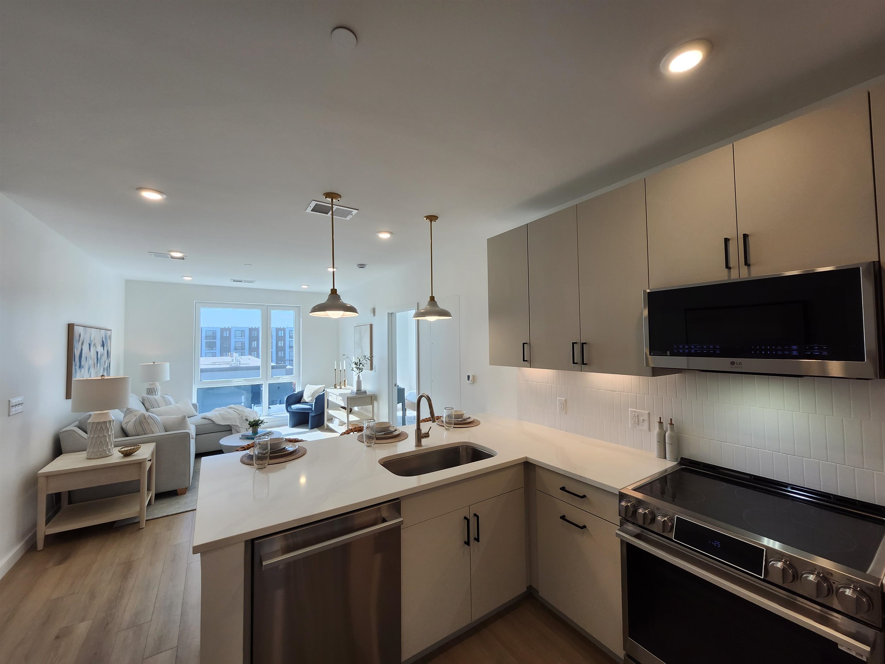 80 Constitution Avenue 328