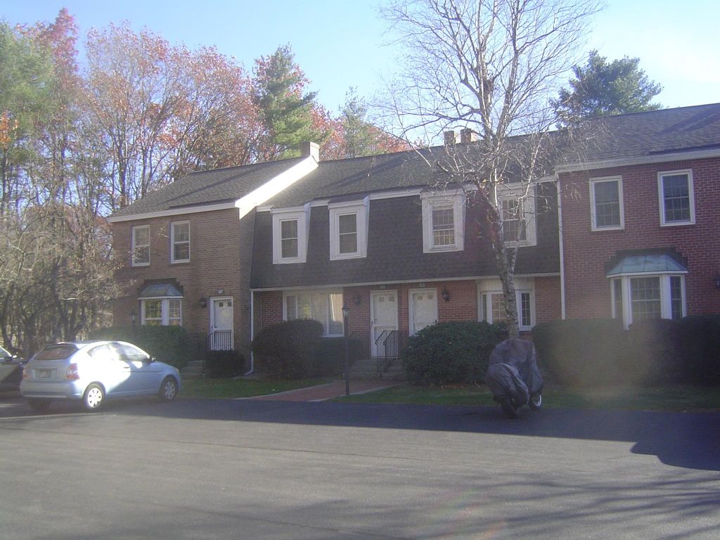 Photo of 63 Derryfield Court, Manchester, NH 03104 (MLS # 5070008)