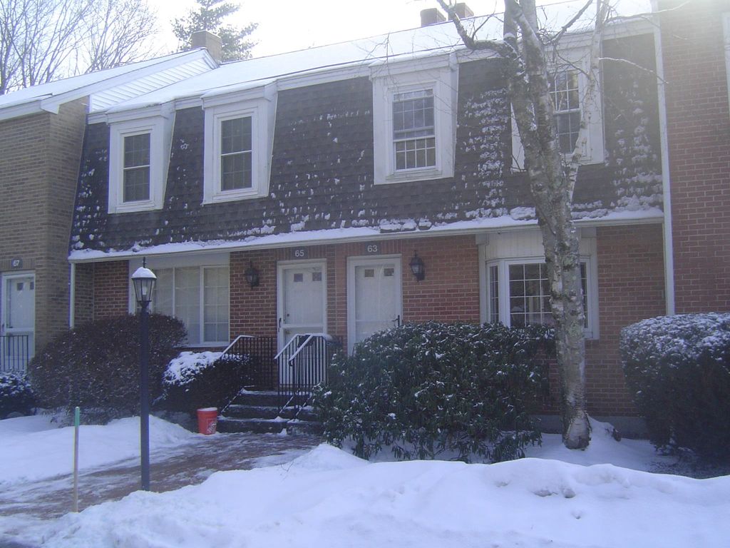 Photo of 63 Derryfield Court, Manchester, NH 03104 (MLS # 5070008)