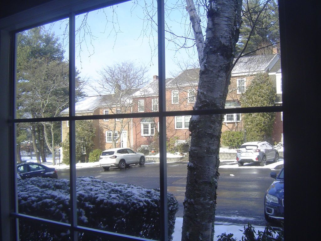 Photo of 63 Derryfield Court, Manchester, NH 03104 (MLS # 5070008)