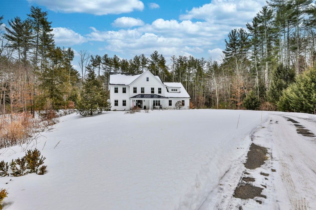 Photo of 9 Quigley Way, Brookline, NH 03033 (MLS # 5076861)