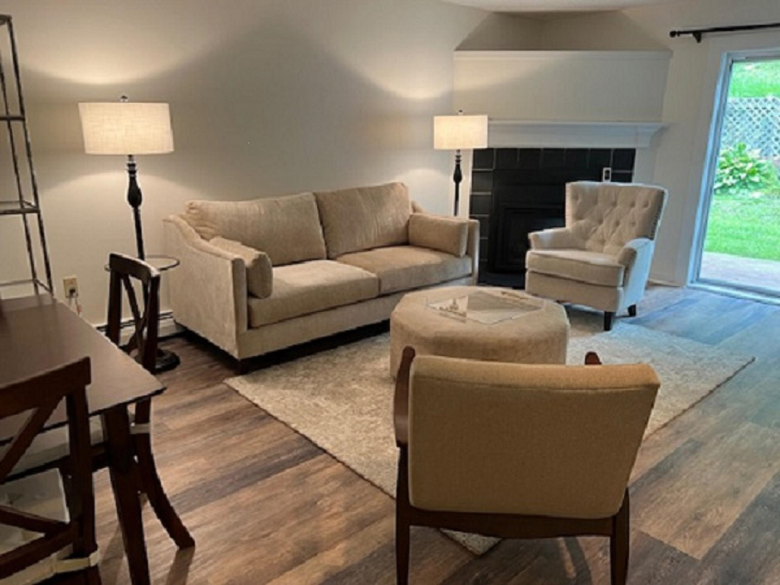 13803 Riverside Townhouses Road 03