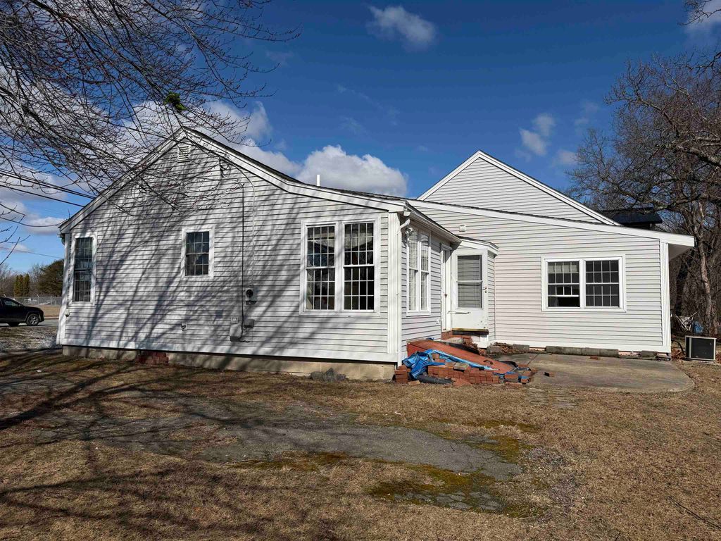 Photo of 127 Daniel Webster Highway, Merrimack, NH 03054 (MLS # 5080220)