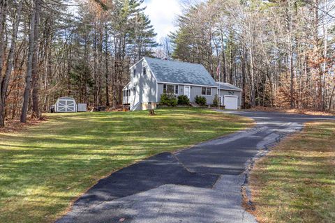 Photo of 10 Serenitas Lane, Goffstown, NH 03045 (MLS # 5071014)