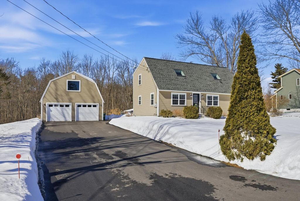 Photo of 11 Ryan Circle, Rochester, NH 03867 (MLS # 5078876)
