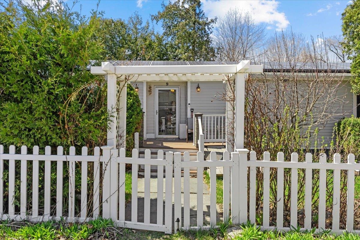 Photo 1 of 27 — 9 Railroad Lane, Shelburne, VT 05482