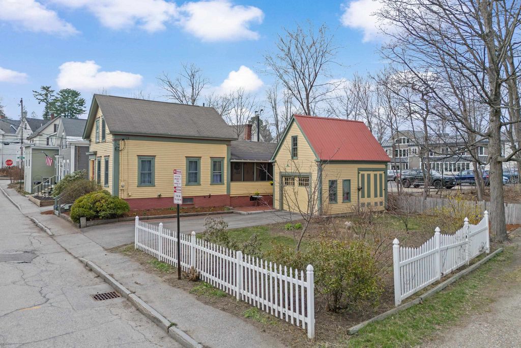 Photo of 6 Lincoln Street, Concord, NH 03301 (MLS # 5083819)