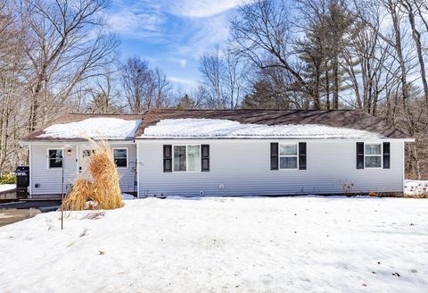 10 Richard Court Raymond NH 03077